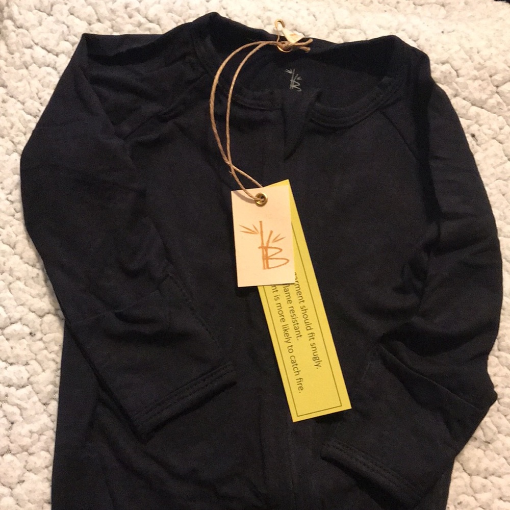 Mambu Onesie Footed w/Fingernail cover & Beanie Hat NWT Size 6-12 M